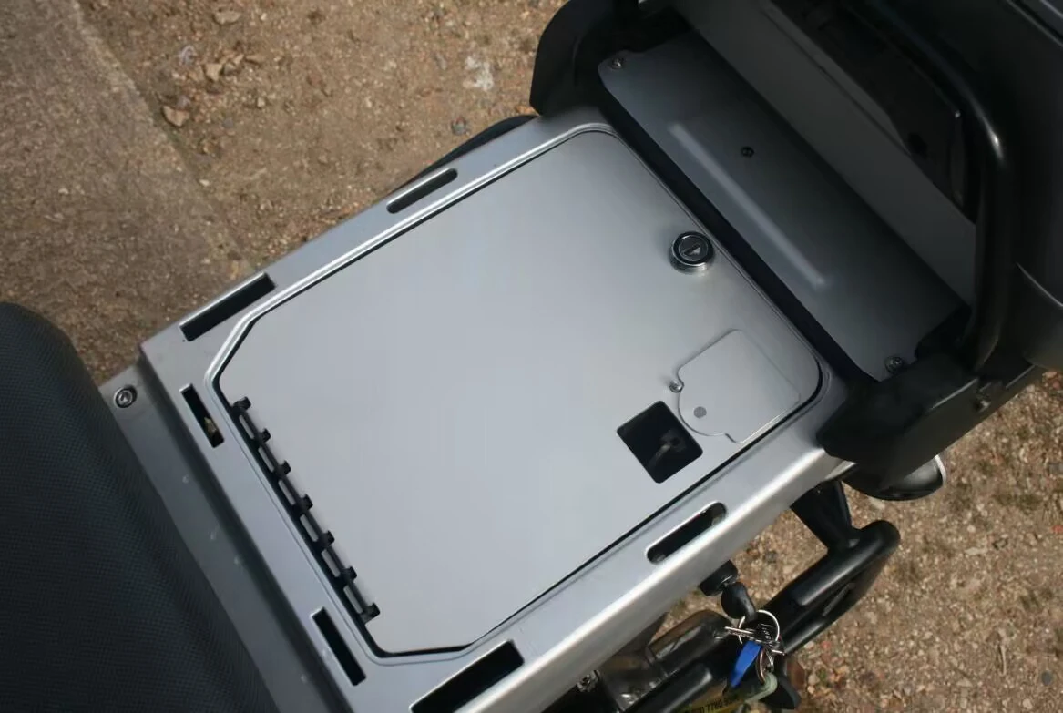 Locking Tool Box Cover For BMW R1150GS ADVENTURE 1999 2000 2001 2002-2004 R1100GS 1994-1999 Motorcycle Aluminium Accessories
Locking Tool Box Cover For BMW R1150GS ADVENTURE 1999 2000 2001 2002-2004 R1100GS 1994-1999 Motorcycle Aluminium Accessories