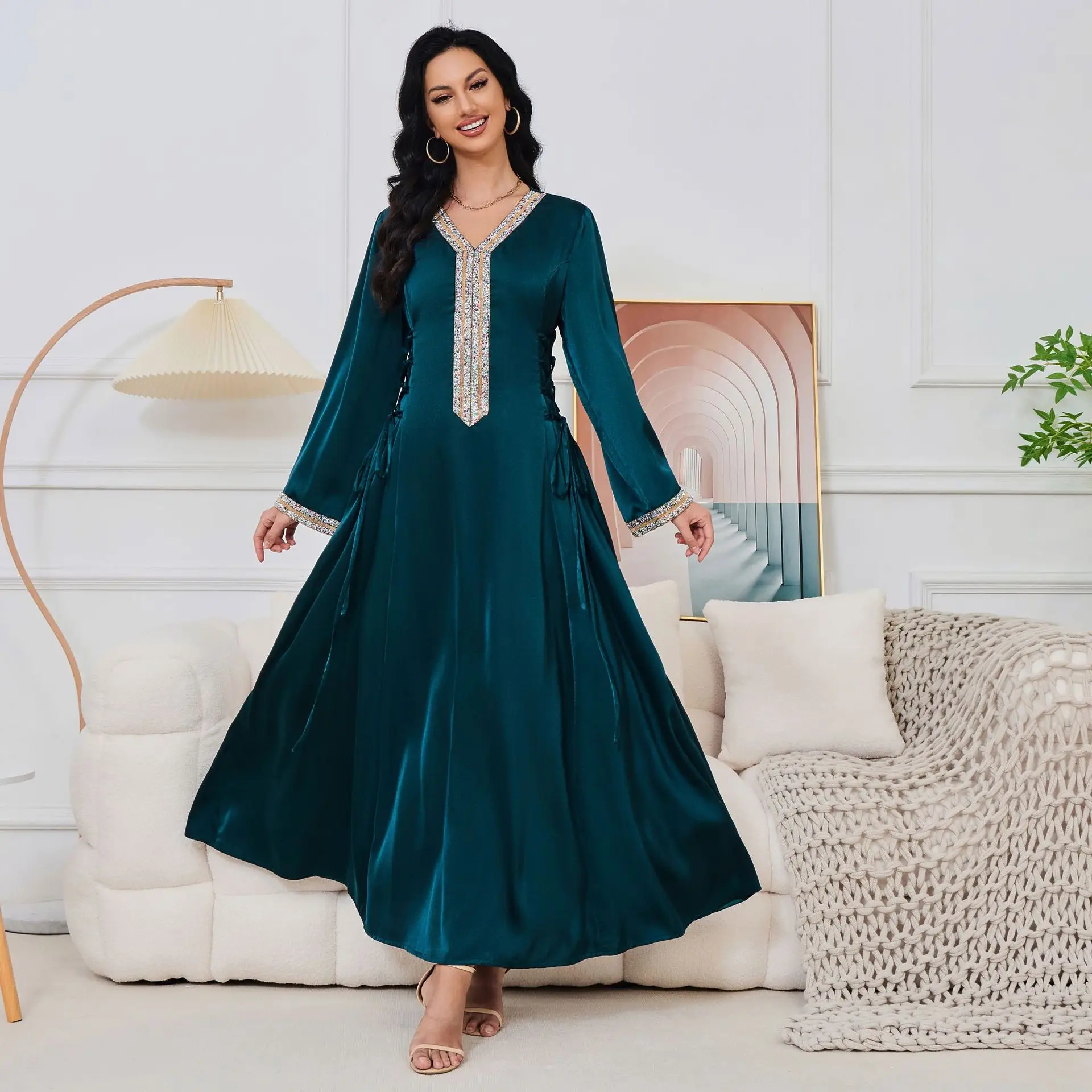 Abaya for Women Ramadan Gurban 2023 New Muslim Robe Abaya Women's Style Diamond Tunic Dress V-neck Dubai Long Sleeves Abaya
Abaya for Women Ramadan Gurban 2023 New Muslim Robe Abaya Women's Style Diamond Tunic Dress V-neck Dubai Long Sleeves Abaya