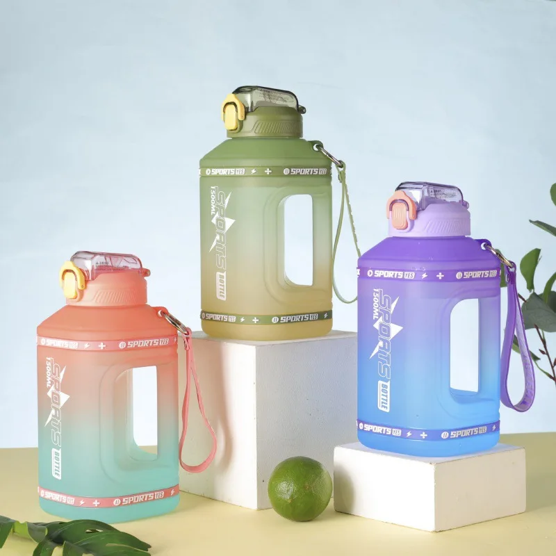 1.5L Sports Water Bottle Gradient Plastic Super Large Capacity Water Cup Fitness Sports Water Bottle Ton Ton Barrel Water Cup
1.5L Sports Water Bottle Gradient Plastic Super Large Capacity Water Cup Fitness Sports Water Bottle Ton Ton Barrel Water Cup