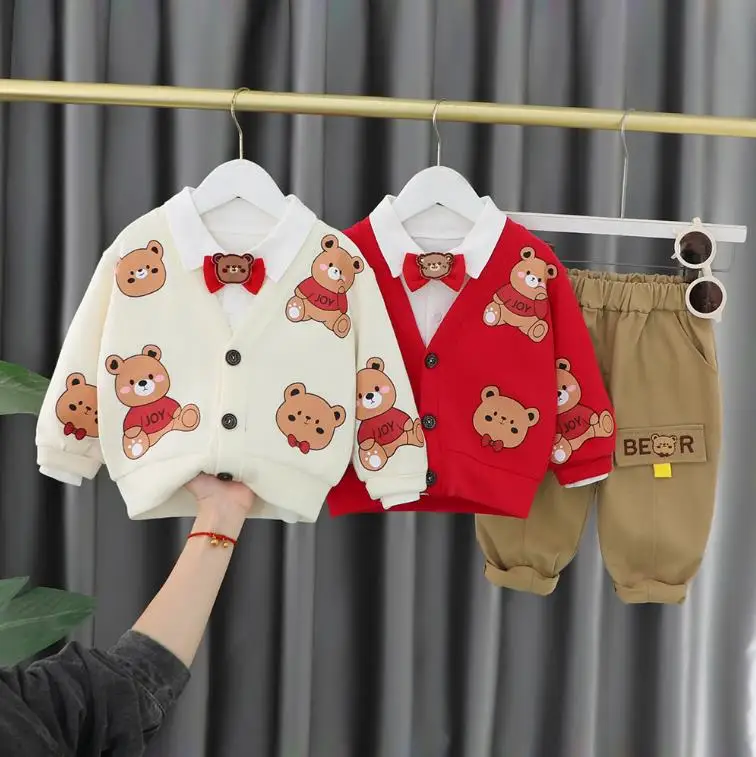 Designer 3pcs Boutique Outfits Korean Boy girl bear printed cardigan coat+shirts+pants casual kids tracksuits Baby clothes set
Designer 3pcs Boutique Outfits Korean Boy girl bear printed cardigan coat+shirts+pants casual kids tracksuits Baby clothes set