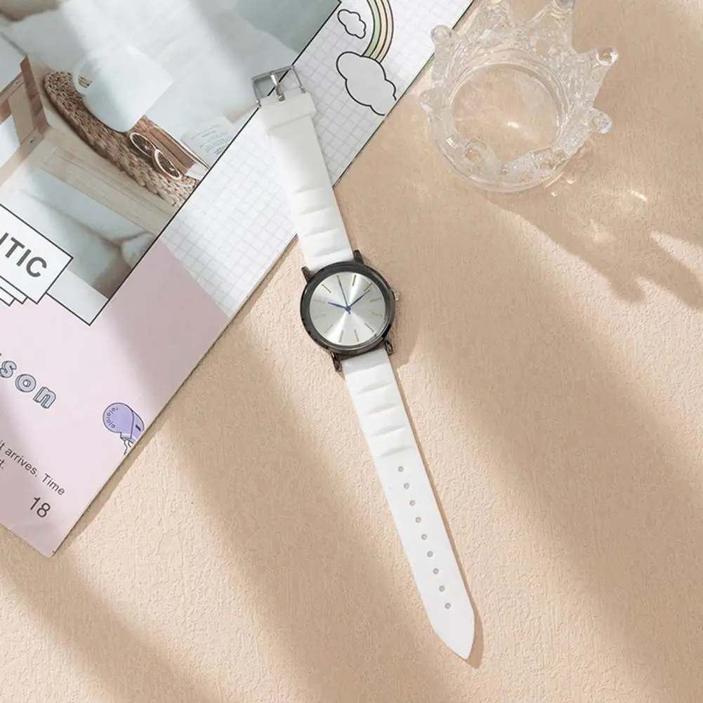 Daily Wristwatch Colorful Silicone Strap Women's Quartz Watch with Round Dial for Accurate Timekeeping for Daily Wear Dating
Daily Wristwatch Colorful Silicone Strap Women's Quartz Watch with Round Dial for Accurate Timekeeping for Daily Wear Dating