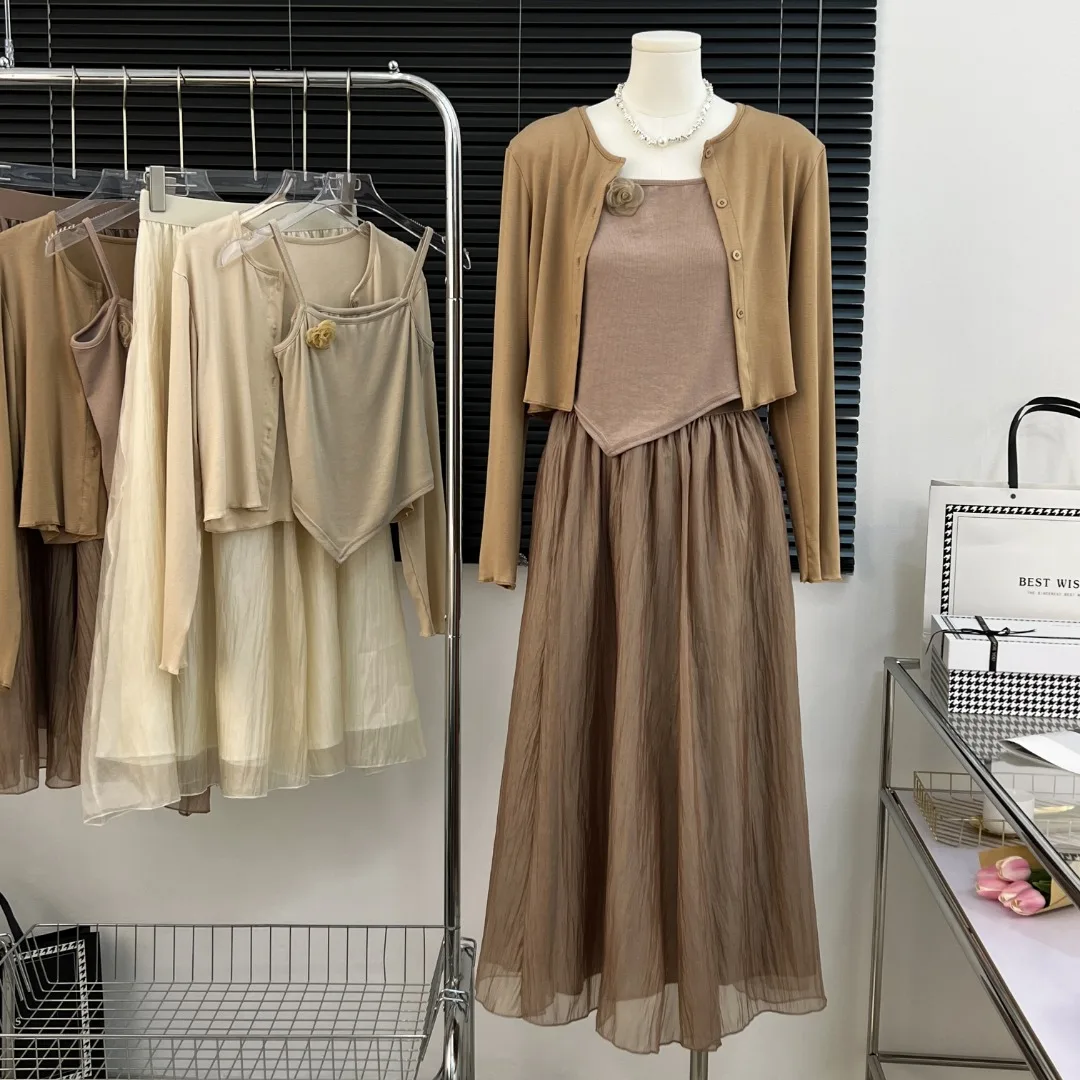 2023 Summer New Casual Cropped Cardigan Slim Camisole Vest High Rise Skirt Three Piece Set Female Clothing Free Shipping
2023 Summer New Casual Cropped Cardigan Slim Camisole Vest High Rise Skirt Three Piece Set Female Clothing Free Shipping