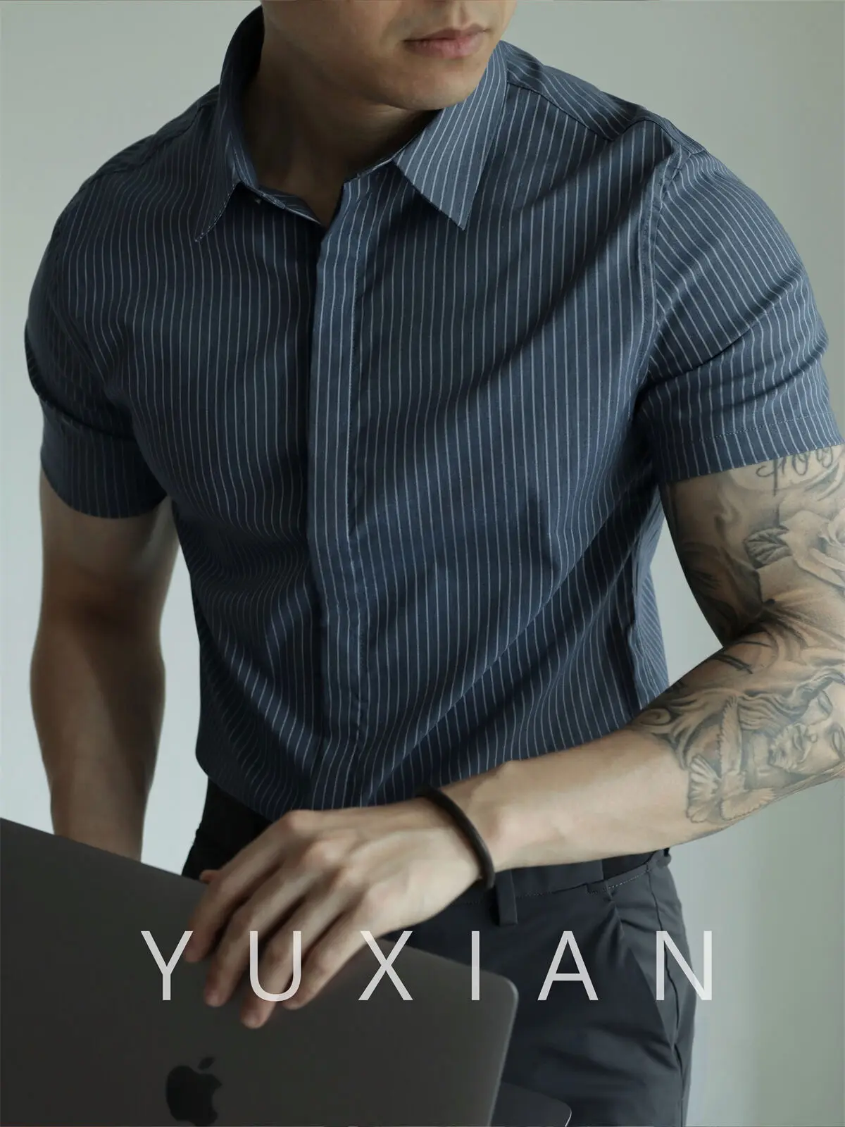 

YUXIAN Wrinkle Resistant Micro Elastic Daily Casual Short Sleeved Shirt