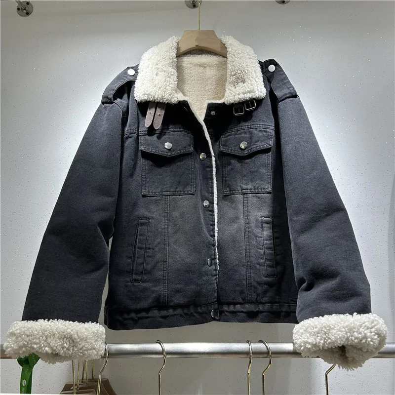 Vintage Blue Lambswool Liner Denim Jacket Women Casual Big Pocket Cowboy Outerwear Winter Thick Loose Short Jeans Jacket Female
Vintage Blue Lambswool Liner Denim Jacket Women Casual Big Pocket Cowboy Outerwear Winter Thick Loose Short Jeans Jacket Female