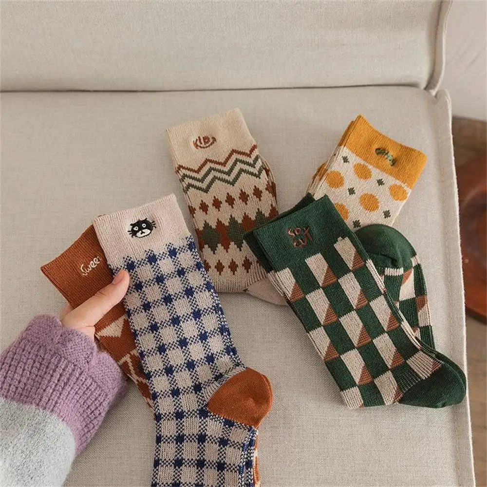 1/2Pairs Fashion Harajuku Retro Crew Socks Korean Style Autumn Winter Warm Casual Comfortable College Woman Medium Tube Socks
1/2Pairs Fashion Harajuku Retro Crew Socks Korean Style Autumn Winter Warm Casual Comfortable College Woman Medium Tube Socks