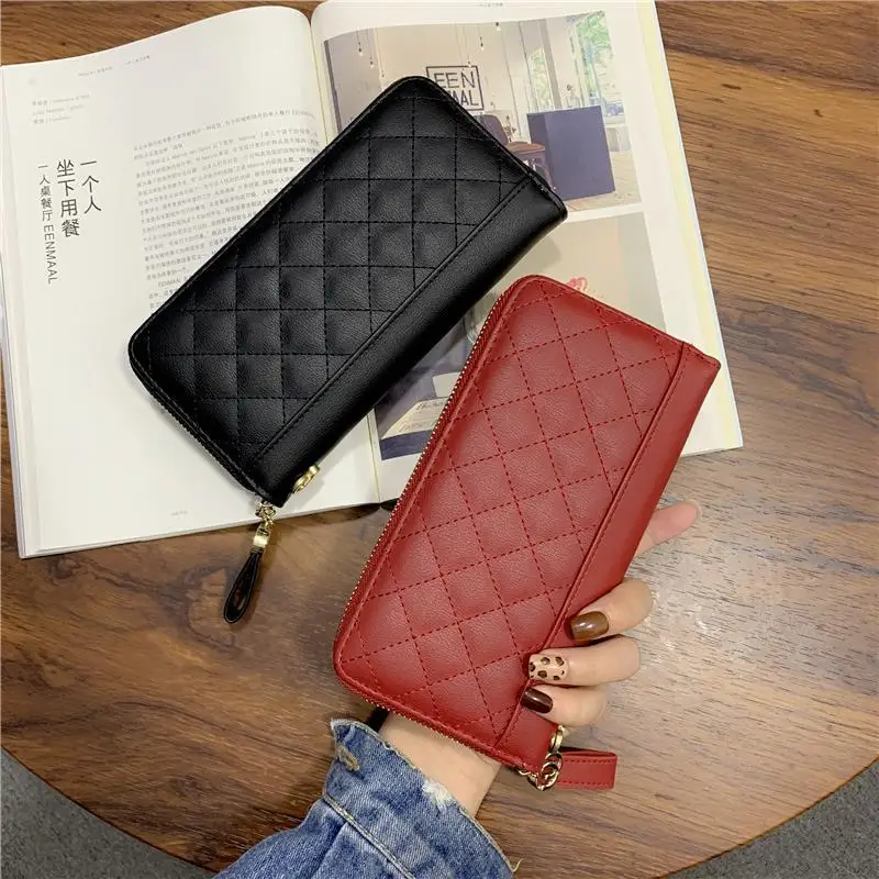 2024 New Xiaoxiangfeng Wallet Women's Korean Edition Versatile Embroidered Plaid Zipper Handbag Large Capacity Long Wallet
2024 New Xiaoxiangfeng Wallet Women's Korean Edition Versatile Embroidered Plaid Zipper Handbag Large Capacity Long Wallet