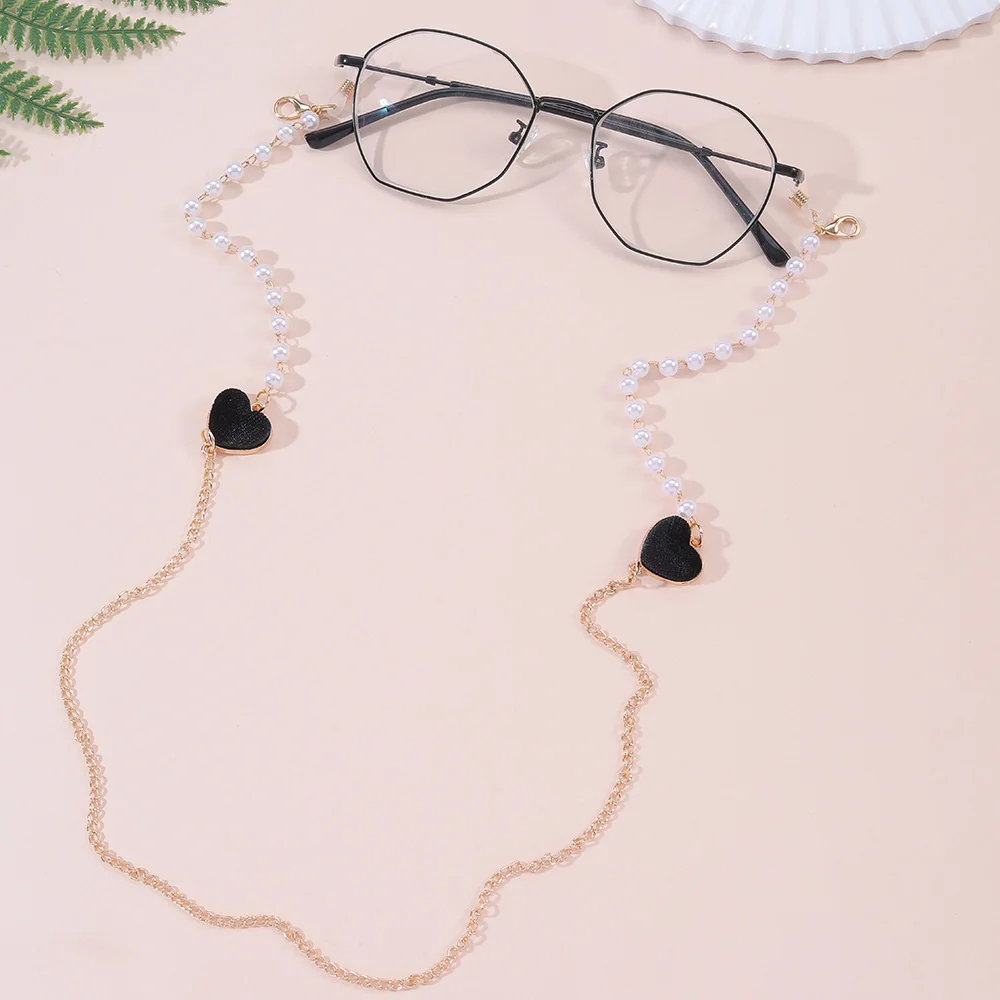 

KLASSNUM Fashion Heart Pearl Beaded Eyeglasses Chains Mask Hanging Rope Glasses Chain Metal Sunglasses Lanyards For Women Girls