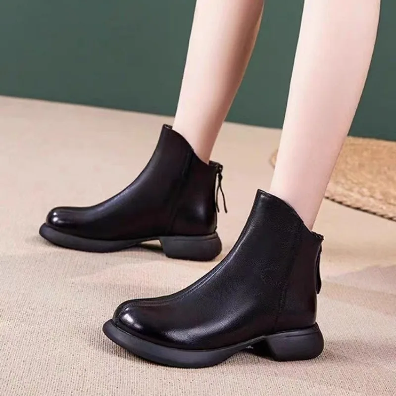 

Женские теплые ботинки, зимние новые бархатные ботинки на низком каблуке с боковой молнией, женские ботинки на мягкой подошве в стиле ретро, повседневные короткие ботинки для мам
