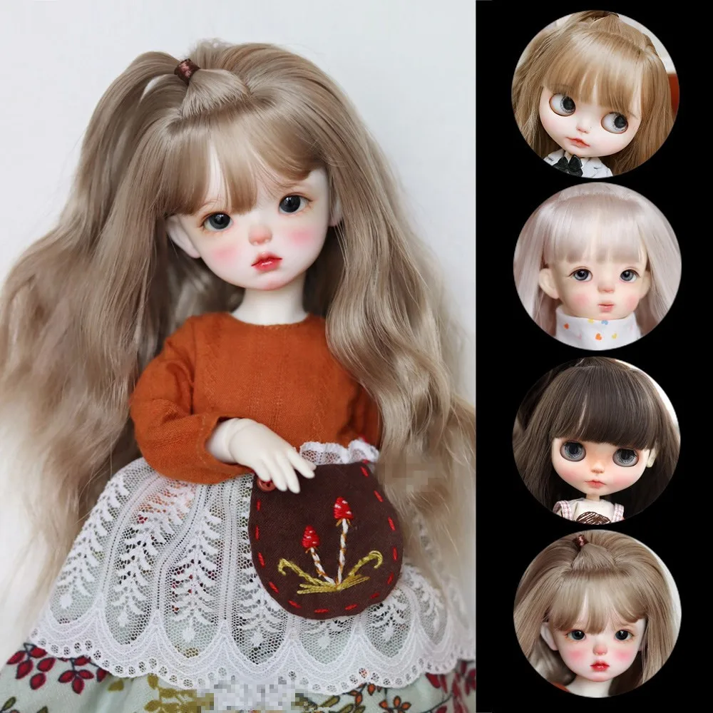 Парик для куклы Blythes подходит для шарнирных кукол 1/6 BJD 1/3 1/4, модный парик для конского хвоста, высокотемпературный Шелковый парик, воздушная челка, моментальная лапша в рулоне
Парик для куклы Blythes подходит для шарнирных кукол 1/6 BJD 1/3 1/4, модный парик для конского хвоста, высокотемпературный Шелковый парик, воздушная челка, моментальная лапша в рулоне