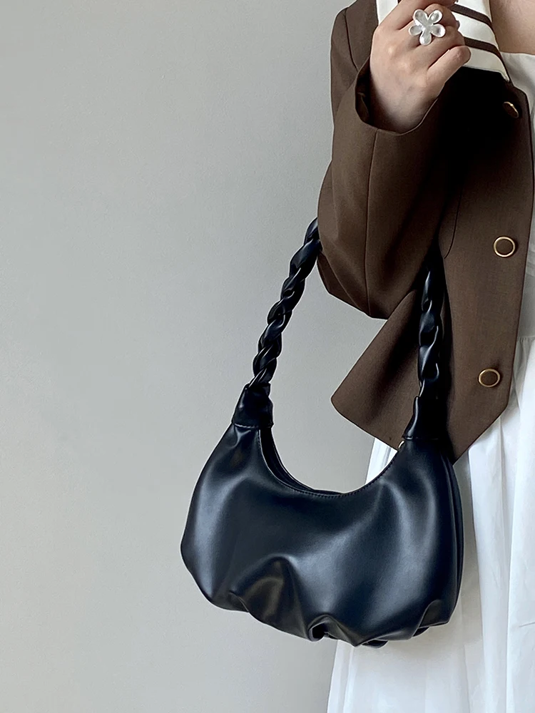 Niche design new female autumn and winter all folds cloud armpit single shoulder hand bag
Niche design new female autumn and winter all folds cloud armpit single shoulder hand bag