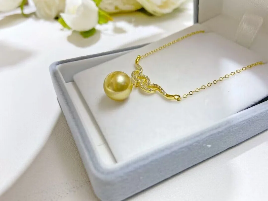 gorgeous 10-11mm south sea round gold pearl pendant 925s chain pearl necklace silver 925 jewelry vintage
gorgeous 10-11mm south sea round gold pearl pendant 925s chain pearl necklace silver 925 jewelry vintage