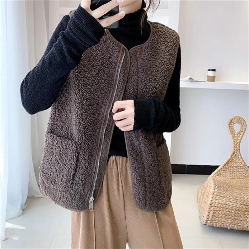 Womens Winter Fall Fuzzy Fleece Sleeveless Vest Coat Solid Color Thermal Warm Zipper Up Waistcoat Cardigan with Pockets
Womens Winter Fall Fuzzy Fleece Sleeveless Vest Coat Solid Color Thermal Warm Zipper Up Waistcoat Cardigan with Pockets