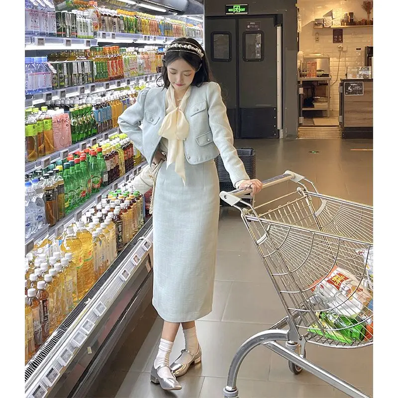 Chic Short Jacket Half-Length Long Skirt Two-Piece Set Autumn 2024 New High-End Elegant Lady Suit Women Female Office Lady New
Chic Short Jacket Half-Length Long Skirt Two-Piece Set Autumn 2024 New High-End Elegant Lady Suit Women Female Office Lady New