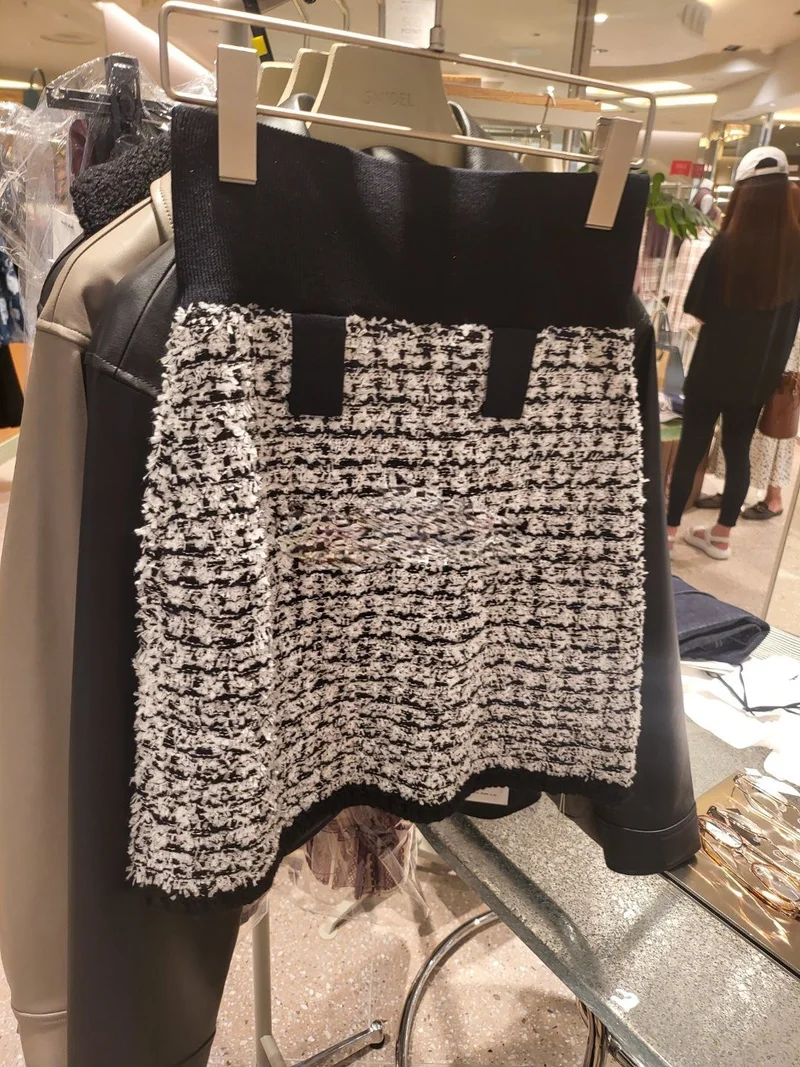 Мини-юбка женская клетчатая с завышенной талией, составного кроя
Мини-юбка женская клетчатая с завышенной талией, составного кроя