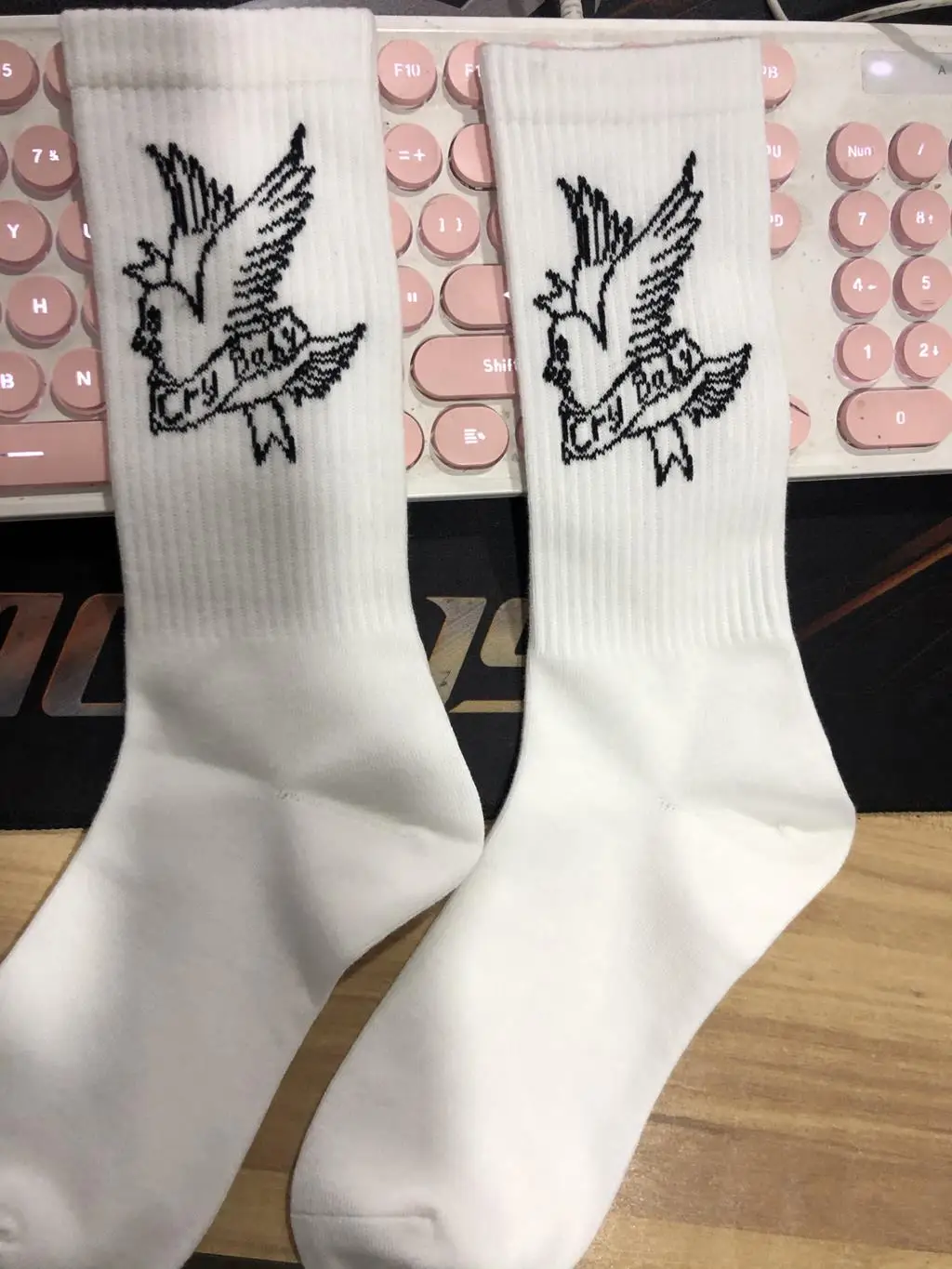 Lil Peep High Quality White Socks Youth Socks Casual Letter Wild Neutral / Male and Female Adult One Size calcetas cotton 100pcs
Lil Peep High Quality White Socks Youth Socks Casual Letter Wild Neutral / Male and Female Adult One Size calcetas cotton 100pcs
