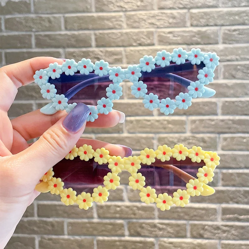 Trendy Style Flower Sunglasses for Boys Girls Children Retro Triangle Frame UV400 Eyewear Baby Kids Cute Outdoor Travel Shades
Trendy Style Flower Sunglasses for Boys Girls Children Retro Triangle Frame UV400 Eyewear Baby Kids Cute Outdoor Travel Shades