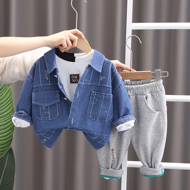 Baby Boy Tracksuit for Kids Designer Korean Long Sleeve Denim Coats + T-shirts + Pants 3PCS Boys Outfits Children's Clothing Set 
Baby Boy Tracksuit for Kids Designer Korean Long Sleeve Denim Coats + T-shirts + Pants 3PCS Boys Outfits Children's Clothing Set