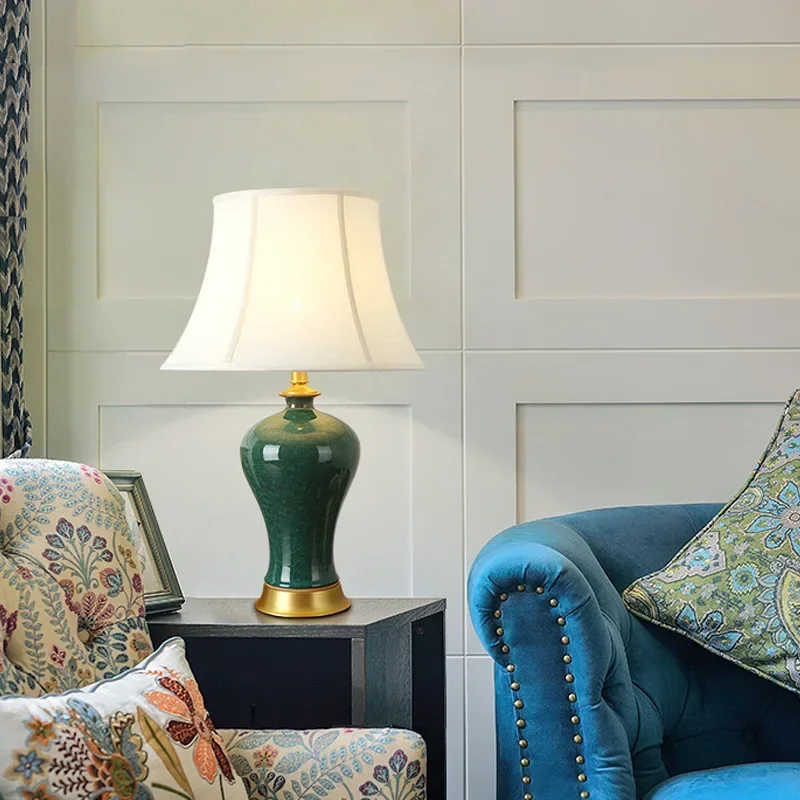 American and European Style Table Lamp Warm Bedside Lamp Large Ceramic Vase Wedding Room Decoration
American and European Style Table Lamp Warm Bedside Lamp Large Ceramic Vase Wedding Room Decoration