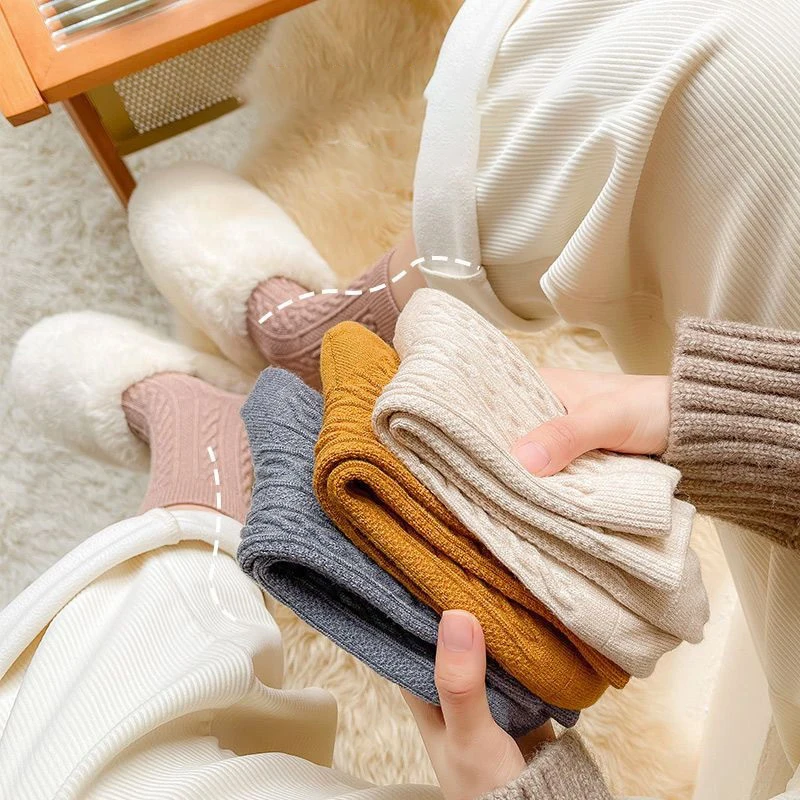 1Pair Black White Women Socks Autumn Winter Middle Tube Socks Korean Japanese Polyester Socks For Student
1Pair Black White Women Socks Autumn Winter Middle Tube Socks Korean Japanese Polyester Socks For Student