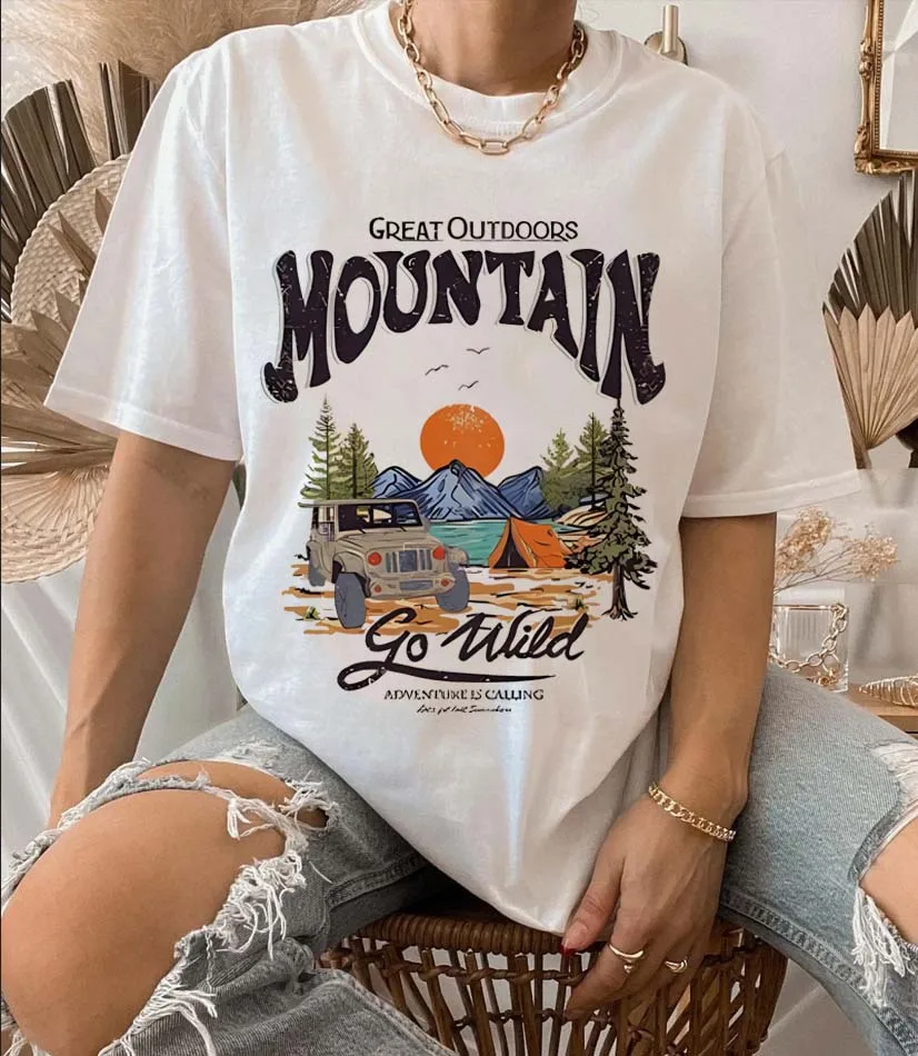 Женская футболка с коротким рукавом, круглым вырезом и принтом 
Женская футболка с коротким рукавом, круглым вырезом и принтом