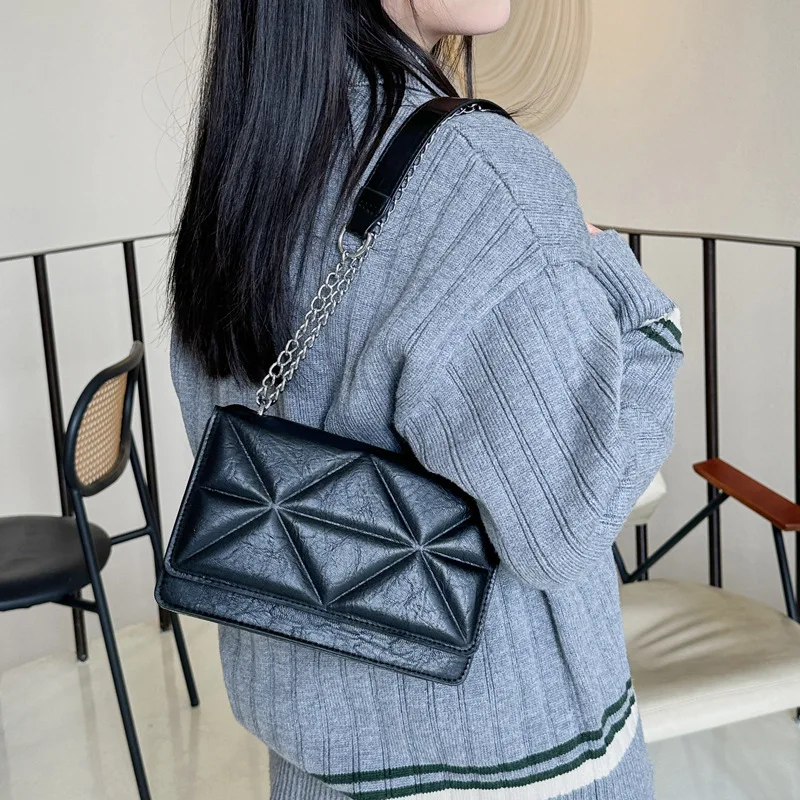 Simple Texture Small Crossbody Bag New Fashion Women Foreign Style Shoulder Underarm Bag Joker Small Luxury Brand Shoulder Bag
Simple Texture Small Crossbody Bag New Fashion Women Foreign Style Shoulder Underarm Bag Joker Small Luxury Brand Shoulder Bag