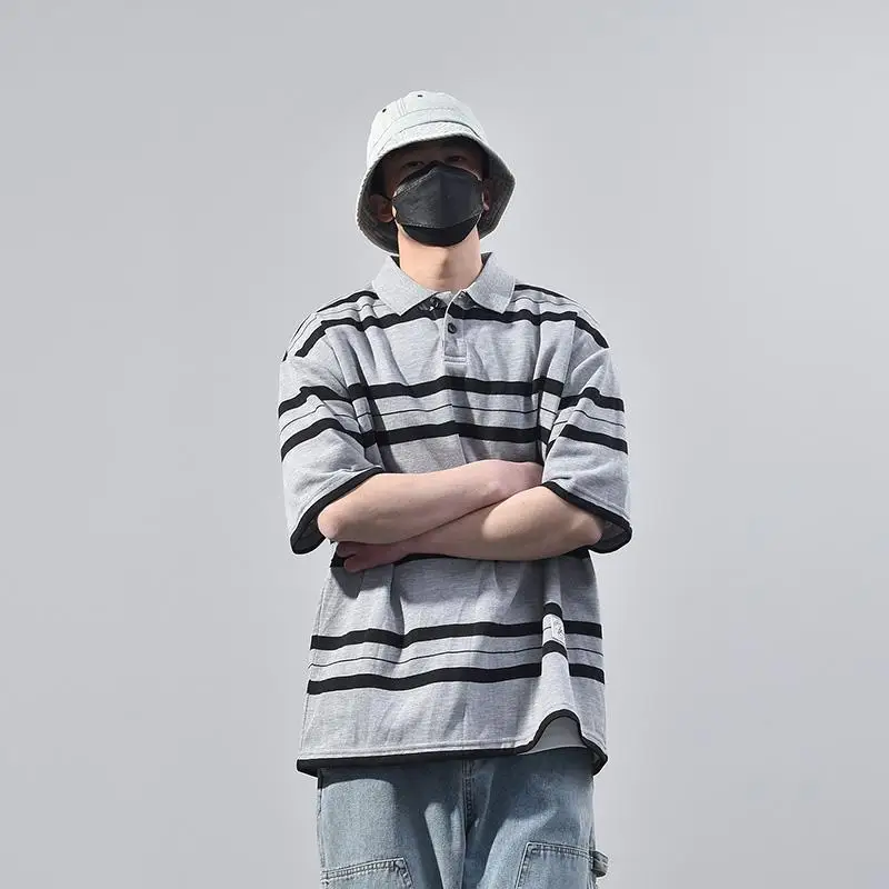 Summer Korean Personalized Men's Retro POLO Shirt Gray and Black Striped Breathable Men's Women's Y2K Summer Half-sleeved Top
Summer Korean Personalized Men's Retro POLO Shirt Gray and Black Striped Breathable Men's Women's Y2K Summer Half-sleeved Top