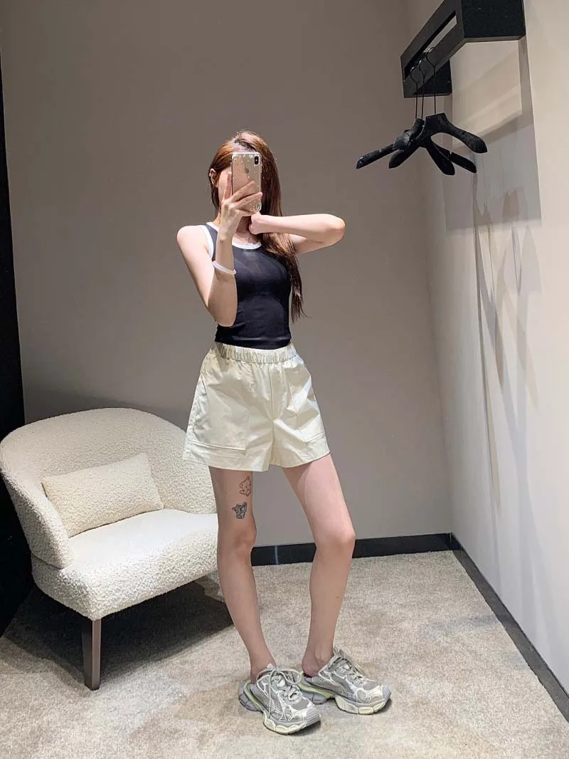 Leisure style, fashionable and versatile, trendy and minimalist temperament, age reducing printed elastic waist shorts
Leisure style, fashionable and versatile, trendy and minimalist temperament, age reducing printed elastic waist shorts