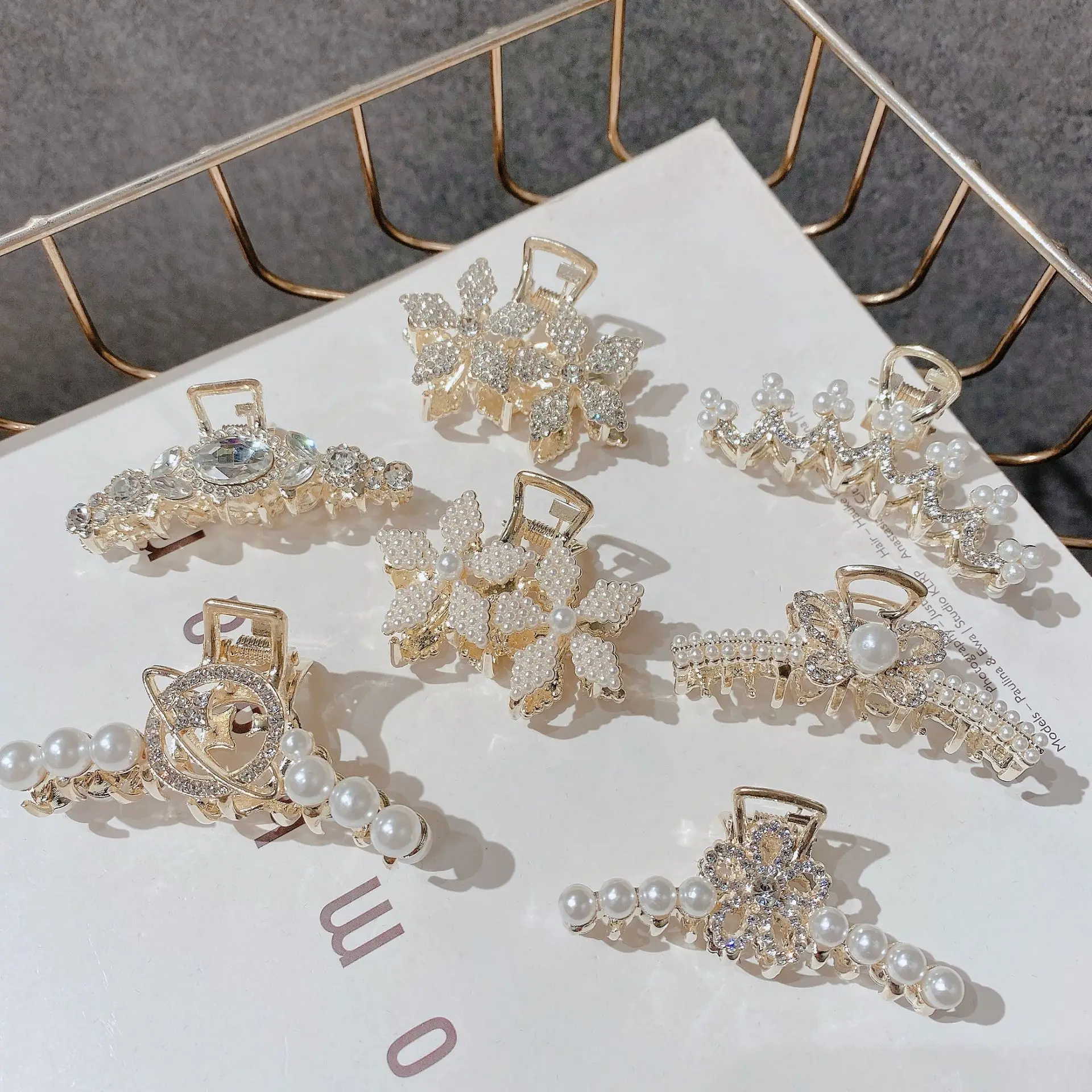 Новинка 2022, Южная Корея, жемчужная заколка для волос, зажим для волос, темпераментная заколка для волос, заколка для волос с акулой, металлическая шпилька для волос
Новинка 2022, Южная Корея, жемчужная заколка для волос, зажим для волос, темпераментная заколка для волос, заколка для волос с акулой, металлическая шпилька для волос