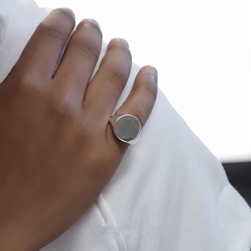 Europe and the United States S925 Sterling Silver Oval Bright Face Ring Hip-hop Unisex individuality Fashionable Bijoux Gifts
Europe and the United States S925 Sterling Silver Oval Bright Face Ring Hip-hop Unisex individuality Fashionable Bijoux Gifts