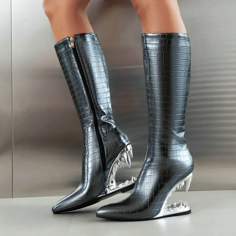 Metal Hollowed Out Tiger Teeth Female Knee High Boots Black Blue Side Zipper 10.5cm Tiger Teeth Shaped Heel Women Long Boots
Metal Hollowed Out Tiger Teeth Female Knee High Boots Black Blue Side Zipper 10.5cm Tiger Teeth Shaped Heel Women Long Boots