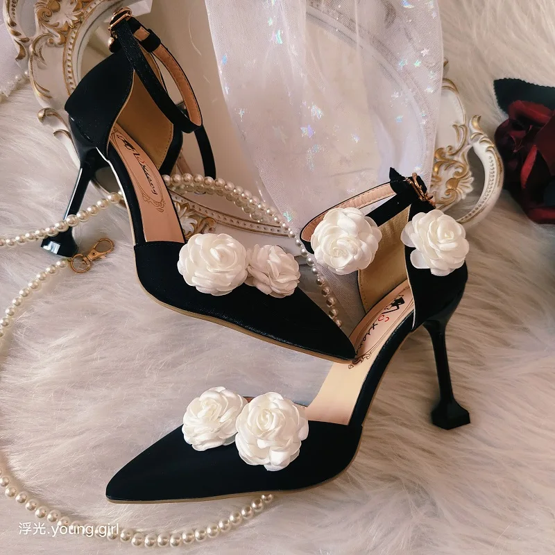 Spring and summer new black pointed satin rose fashion sandals thin high heels party dress versatile women's single shoes
Spring and summer new black pointed satin rose fashion sandals thin high heels party dress versatile women's single shoes