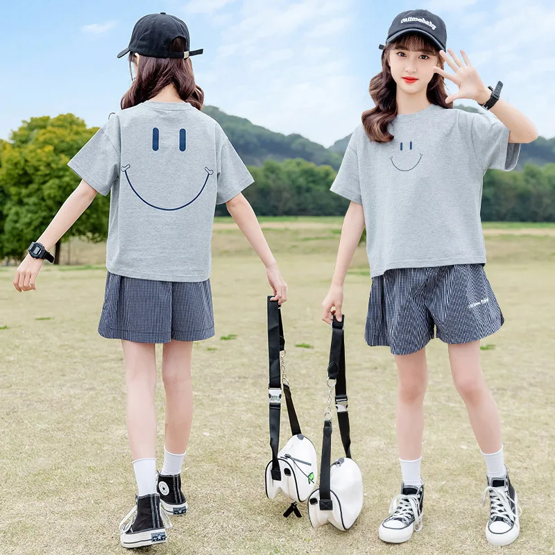 Summer Girls Cotton Smile Gray T-shirt Tops+Plaid Alphabet Short Pants Set School Kids Tracksuit Child 2PCS Outfit Suit 3-16Yrs
Summer Girls Cotton Smile Gray T-shirt Tops+Plaid Alphabet Short Pants Set School Kids Tracksuit Child 2PCS Outfit Suit 3-16Yrs