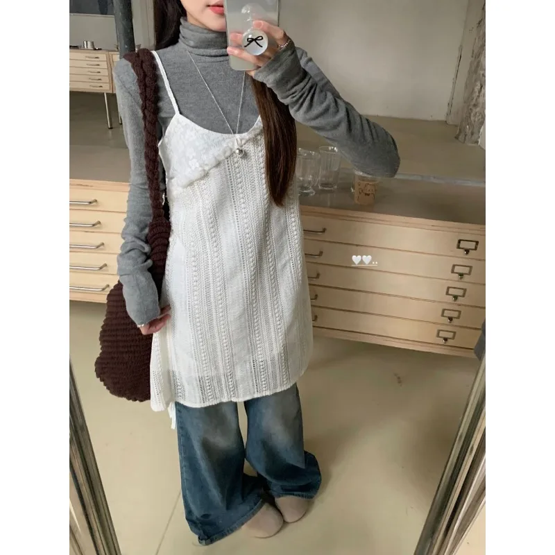 2024 Spring New Korean Hollow Sheer Loose Casual Lace Sling Dress Women + High Neck Gray Long-sleeved T-shirt Two-piece Suit
2024 Spring New Korean Hollow Sheer Loose Casual Lace Sling Dress Women + High Neck Gray Long-sleeved T-shirt Two-piece Suit