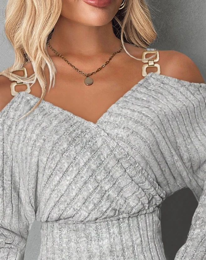 

Casual Elegant Solid Color Shrink Waist Long Sleevetop 2023 Sexy and Comfortable V-Neck Cold Shoulder Chain Decor Ribbed Top