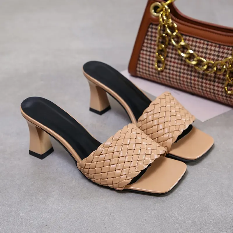 2023 Large Size Slippers Summer Fashion Square Head Woven Medium Heel Fish Mouth Solid Color Shallow Mouth High Heels
2023 Large Size Slippers Summer Fashion Square Head Woven Medium Heel Fish Mouth Solid Color Shallow Mouth High Heels