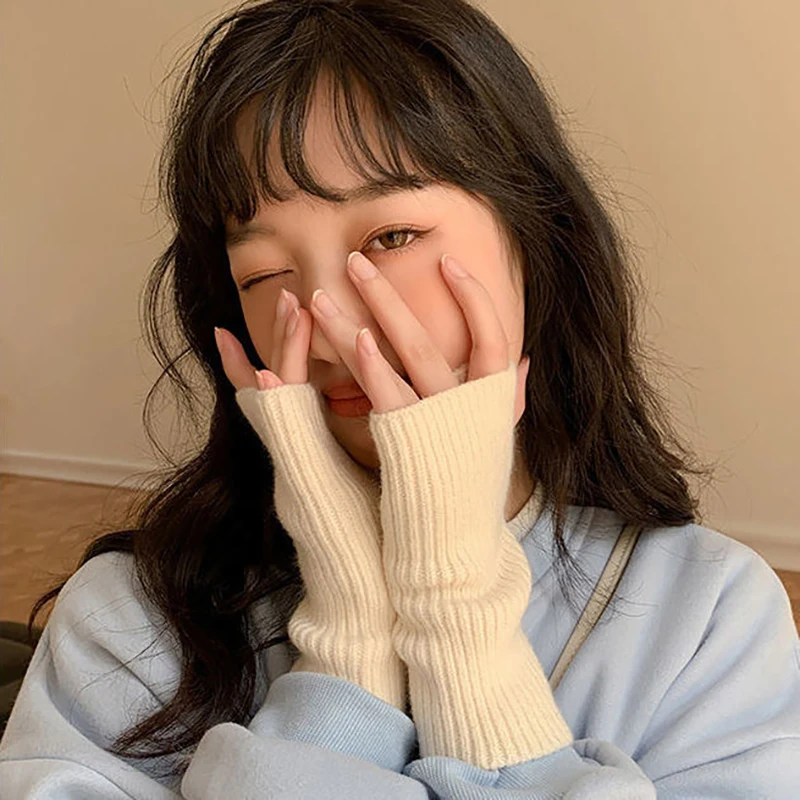 Короткие перчатки без пальцев, зимние теплые вязаные рукава для рук, тонкие повседневные Мягкие женские перчатки в стиле панк и готики
Короткие перчатки без пальцев, зимние теплые вязаные рукава для рук, тонкие повседневные Мягкие женские перчатки в стиле панк и готики