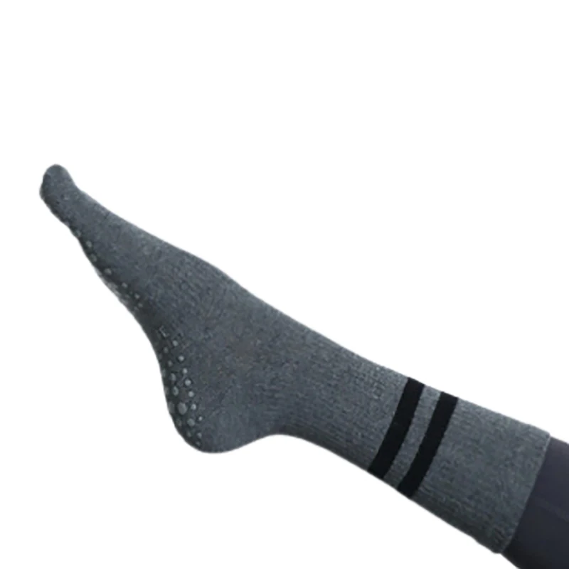 Новинка женские утолщенные Носки для йоги с параллельными полосками чулки студенческие чулки спортивные махровые длинные нескользящие носки
Новинка женские утолщенные Носки для йоги с параллельными полосками чулки студенческие чулки спортивные махровые длинные нескользящие носки