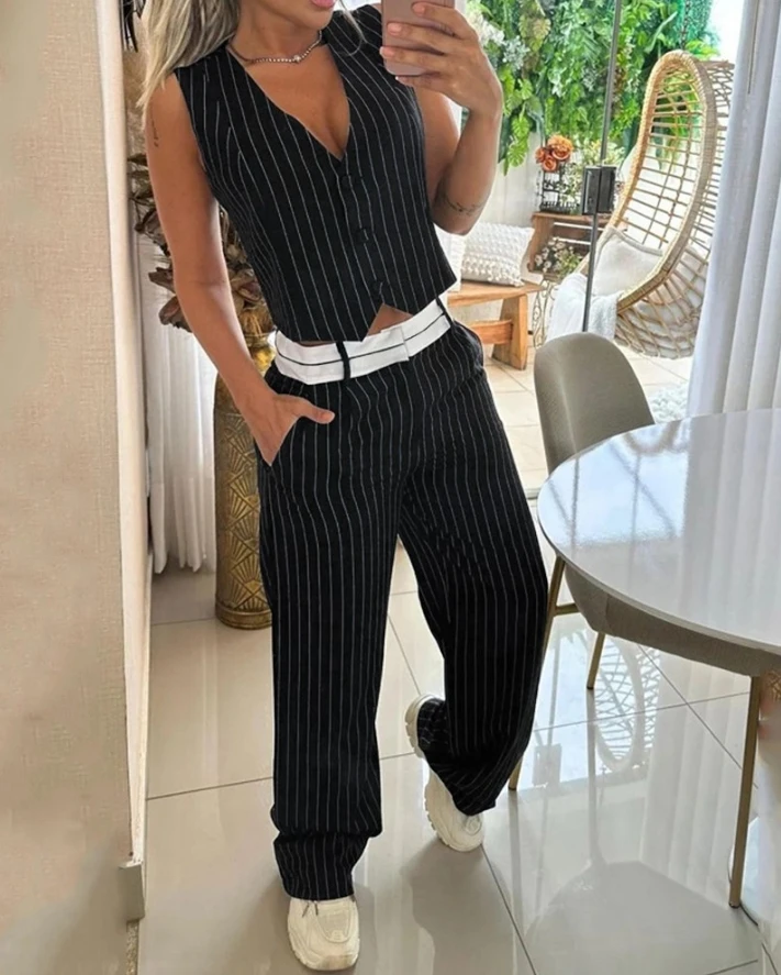 

2024 Casual Commuting Two-piece Set Women Striped Print Buttoned V-Neck Sleeveless Vest Top and Splicing Pocket Design Pants Set