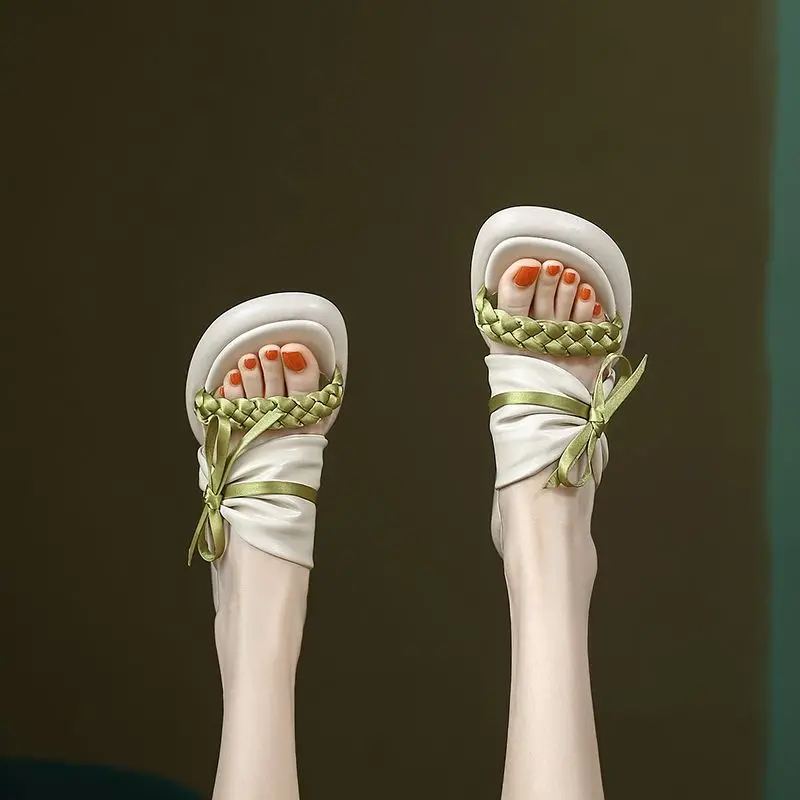 2024 New Style Summer Women One line High Heel Female Bow Light Luxury Thick Sole Cool Slippers Female
2024 New Style Summer Women One line High Heel Female Bow Light Luxury Thick Sole Cool Slippers Female