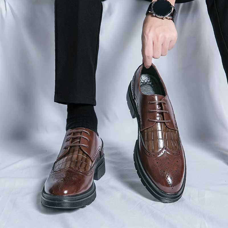 

Мужские классические туфли, новые мужские туфли больших размеров 46 с принтом из лакированной кожи, деловые кожаные туфли с острым носком, мужские свадебные туфли