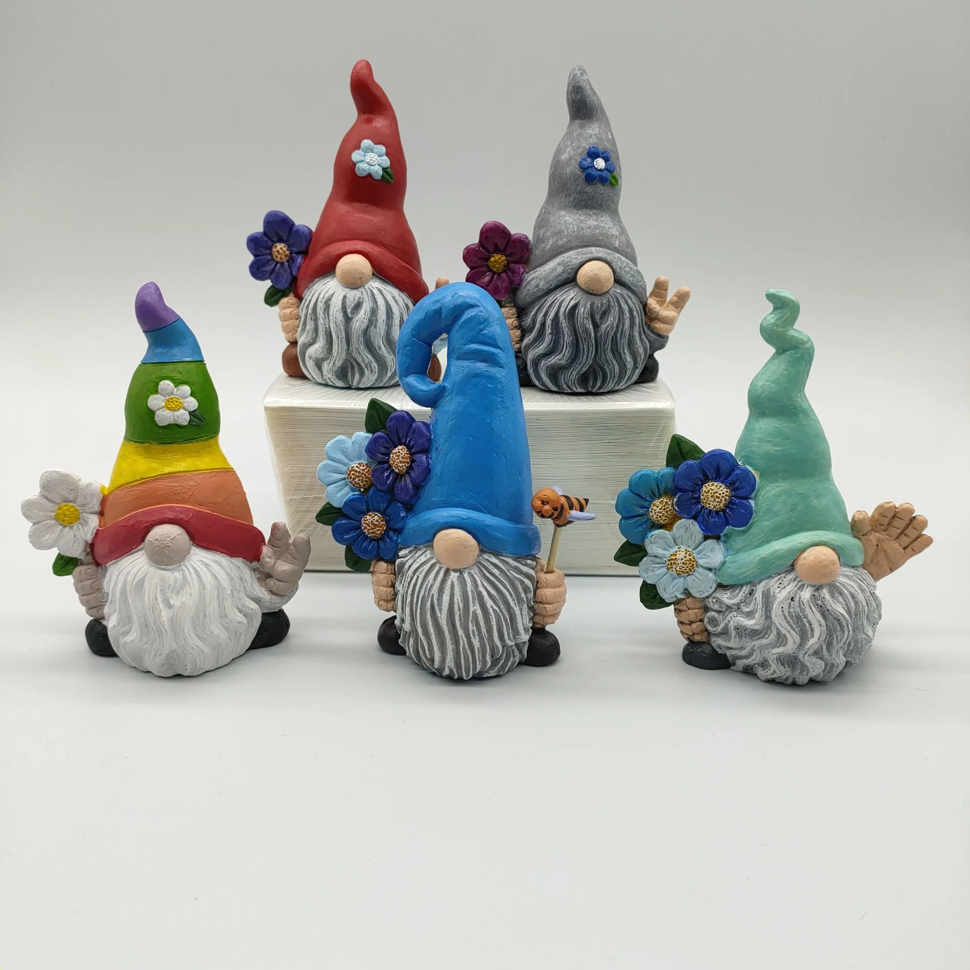 Faceless Dwarf Doll Resin Ornament Magic Garden Peace Dwarf Flower Holding Handicraft Three-dimensional Elf Statue
Faceless Dwarf Doll Resin Ornament Magic Garden Peace Dwarf Flower Holding Handicraft Three-dimensional Elf Statue