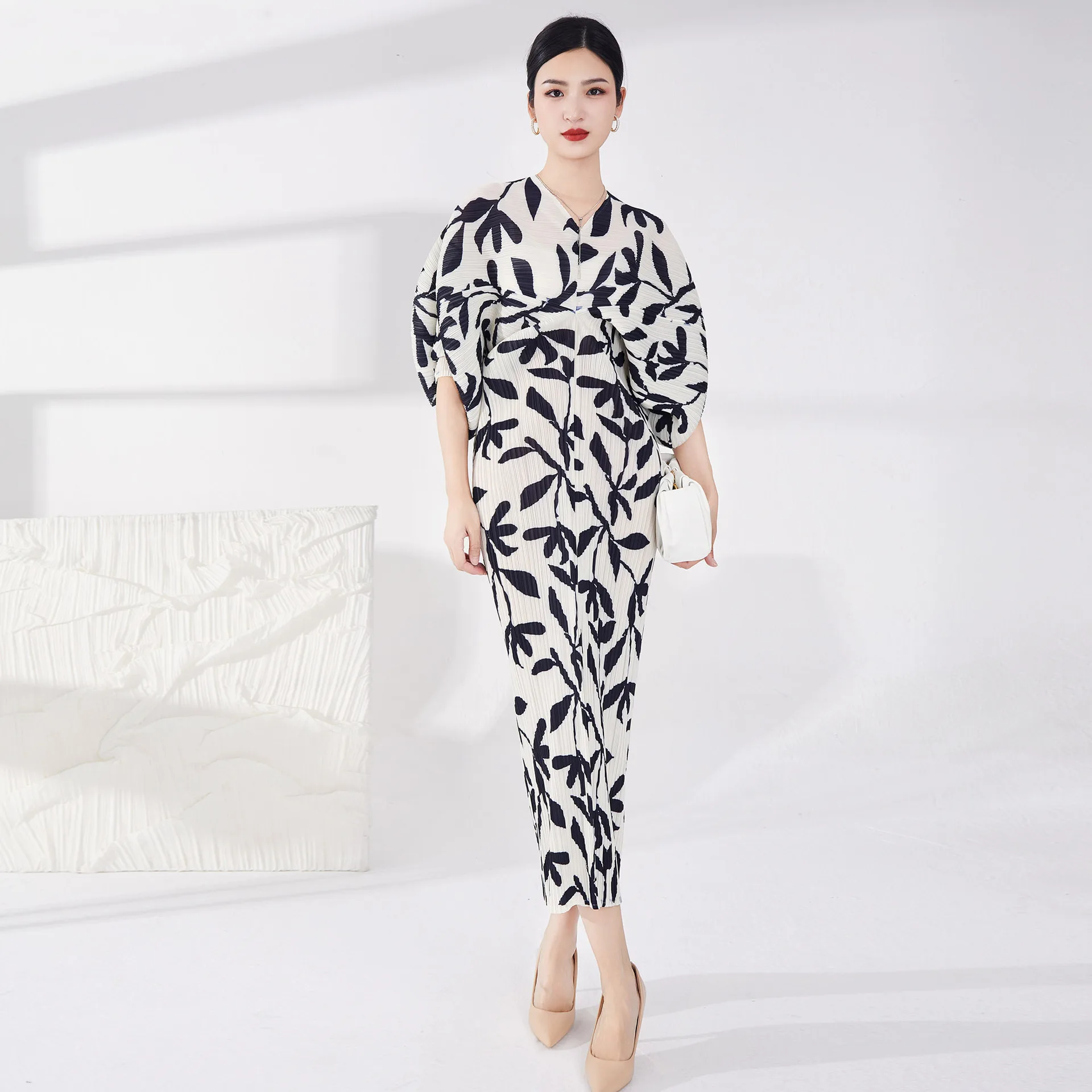 Printed Bat Sleeve V Neck Women Pullover Regular Half Mid Calf Female Dress New 2023 Summer Slim Fitting Elegant Office Lady
Printed Bat Sleeve V Neck Women Pullover Regular Half Mid Calf Female Dress New 2023 Summer Slim Fitting Elegant Office Lady