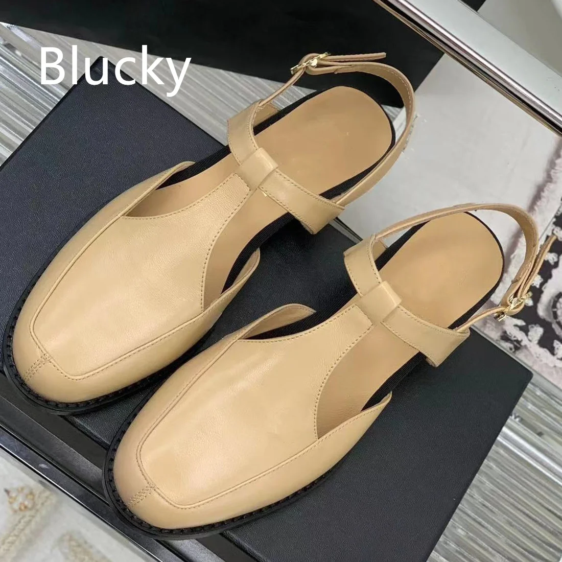 2023 Women New Sandals Solid Color Genuine Leather Retro Style High Quality Round head High Heel 3cm Luxury Design
2023 Women New Sandals Solid Color Genuine Leather Retro Style High Quality Round head High Heel 3cm Luxury Design