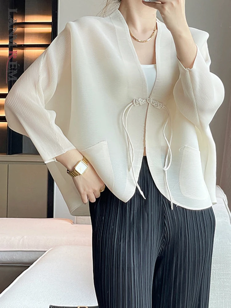 LANMREM Fashion Loose Pleated Shirt Women V Neck Long Sleeves Disc Buckle Solid Color Tops Casual 2023 Autumn New 2AA3011
LANMREM Fashion Loose Pleated Shirt Women V Neck Long Sleeves Disc Buckle Solid Color Tops Casual 2023 Autumn New 2AA3011