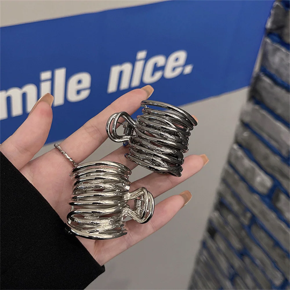 Simple High Ponytail Hair Claws for Young People Punk Style Metal Headwear Hollow-Carved Design High Quality Hair Accessories
Simple High Ponytail Hair Claws for Young People Punk Style Metal Headwear Hollow-Carved Design High Quality Hair Accessories