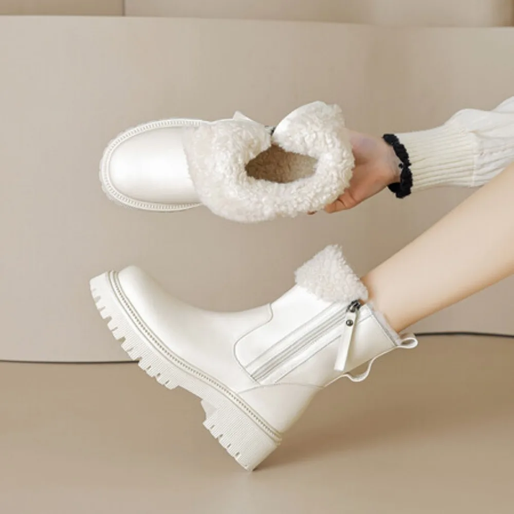 Women's Boots The Material of The Boot Surface Is Cowhide Inside of The Boots and Insoles Are Integrated with Sheepskin and Fur
Women's Boots The Material of The Boot Surface Is Cowhide Inside of The Boots and Insoles Are Integrated with Sheepskin and Fur