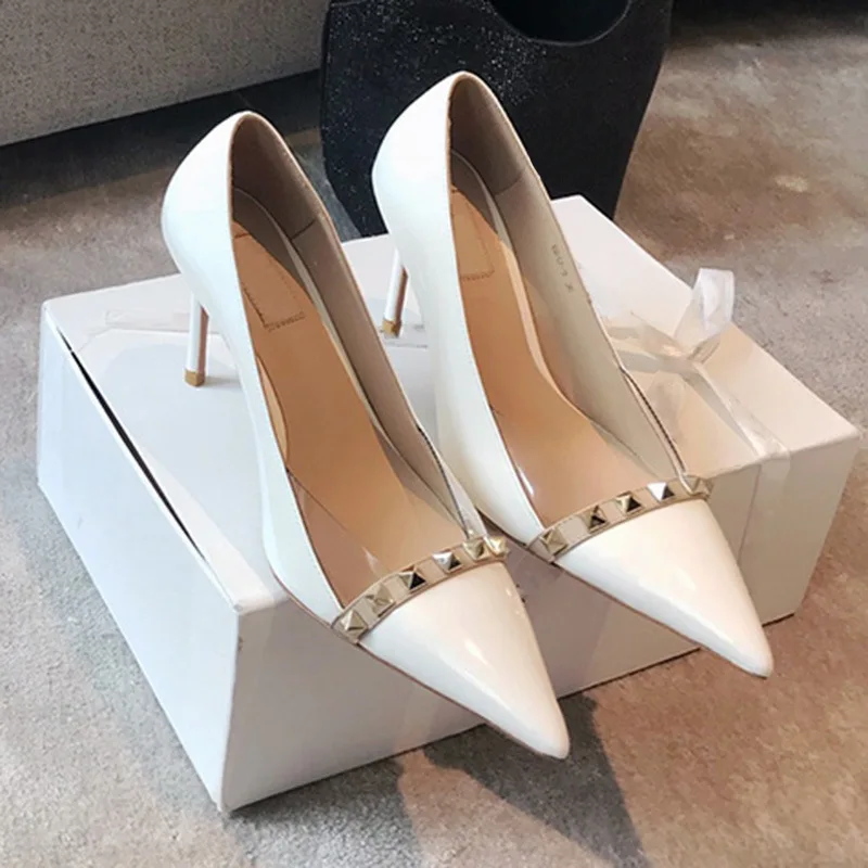 

Spring/Summer New Pointed Shallow Mouth PVC Spliced Rivet Single Shoes Thin High Heels Banquet Dress Versatile Women's Shoes