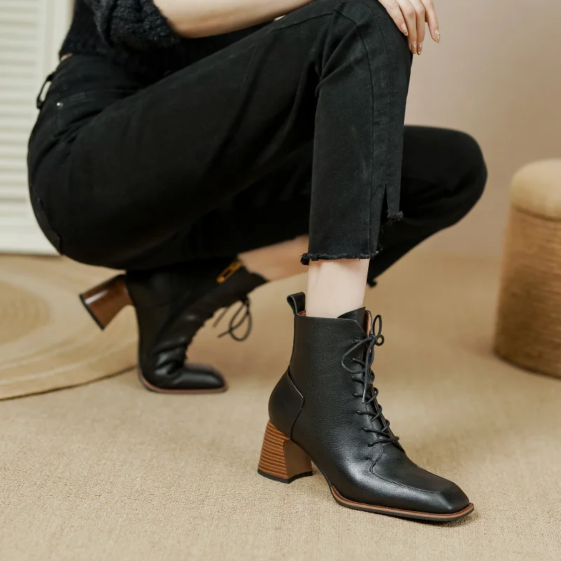 Retro Leather Square Toe Chunky Heels Short Boots Women 2023 Autumn and Winter New Genuine Cow Leather Lace-up High-heeled Shoes
Retro Leather Square Toe Chunky Heels Short Boots Women 2023 Autumn and Winter New Genuine Cow Leather Lace-up High-heeled Shoes