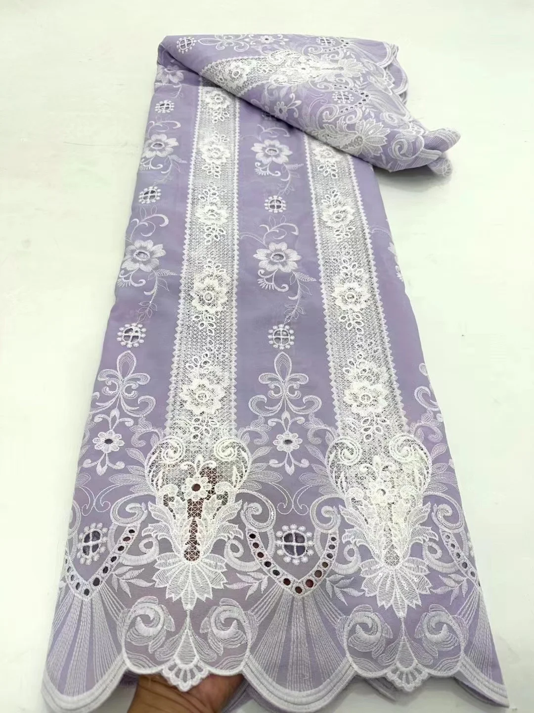 Swiss Voile Lace Fabric with Sequins 2023 High Quality African Cotton Lace Fabric for Sewing African Wedding Dresses
Swiss Voile Lace Fabric with Sequins 2023 High Quality African Cotton Lace Fabric for Sewing African Wedding Dresses