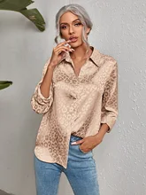 Women's 2022 Spring and Summer New Lapel Buttoned Leopard Jacquard Shirt Temperament Commuter Long-sleeved Shirt Shirt 
Women's 2022 Spring and Summer New Lapel Buttoned Leopard Jacquard Shirt Temperament Commuter Long-sleeved Shirt Shirt